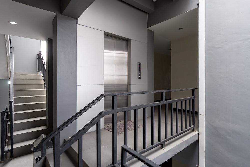 Oyo 294 Andrea Residence Syariah Medan Exterior foto