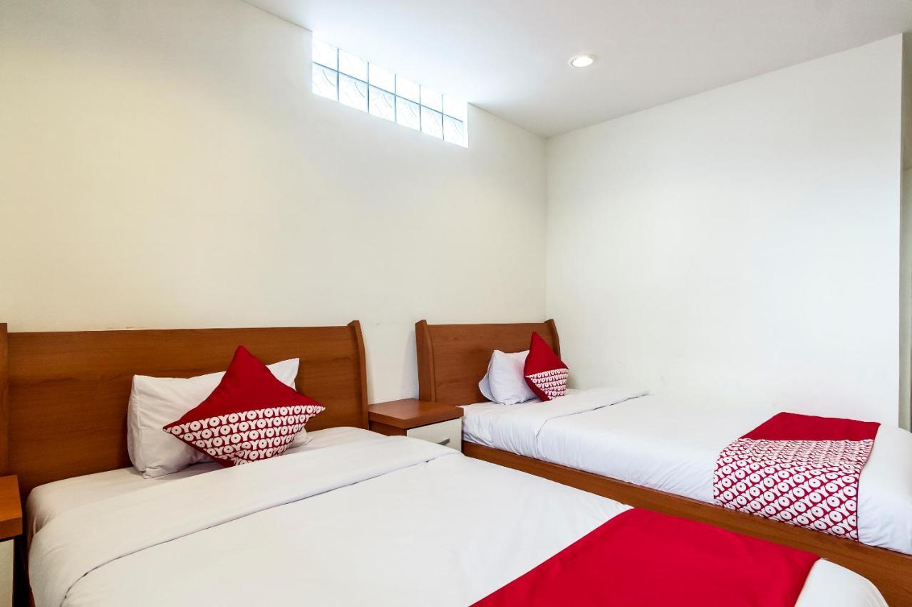 Oyo 294 Andrea Residence Syariah Medan Exterior foto